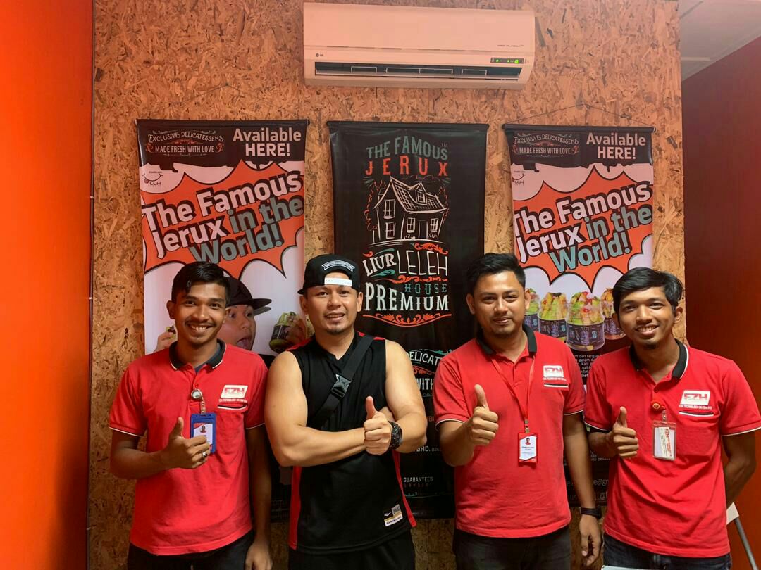 photo_6235509975501875614_y